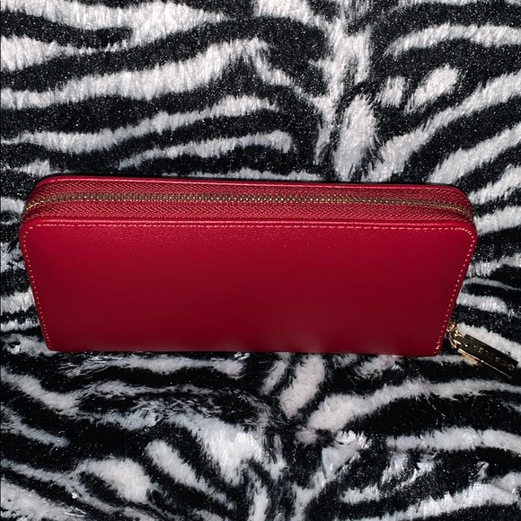 Never Used/New Edition Clutch Wallet - Picture 5 of 8